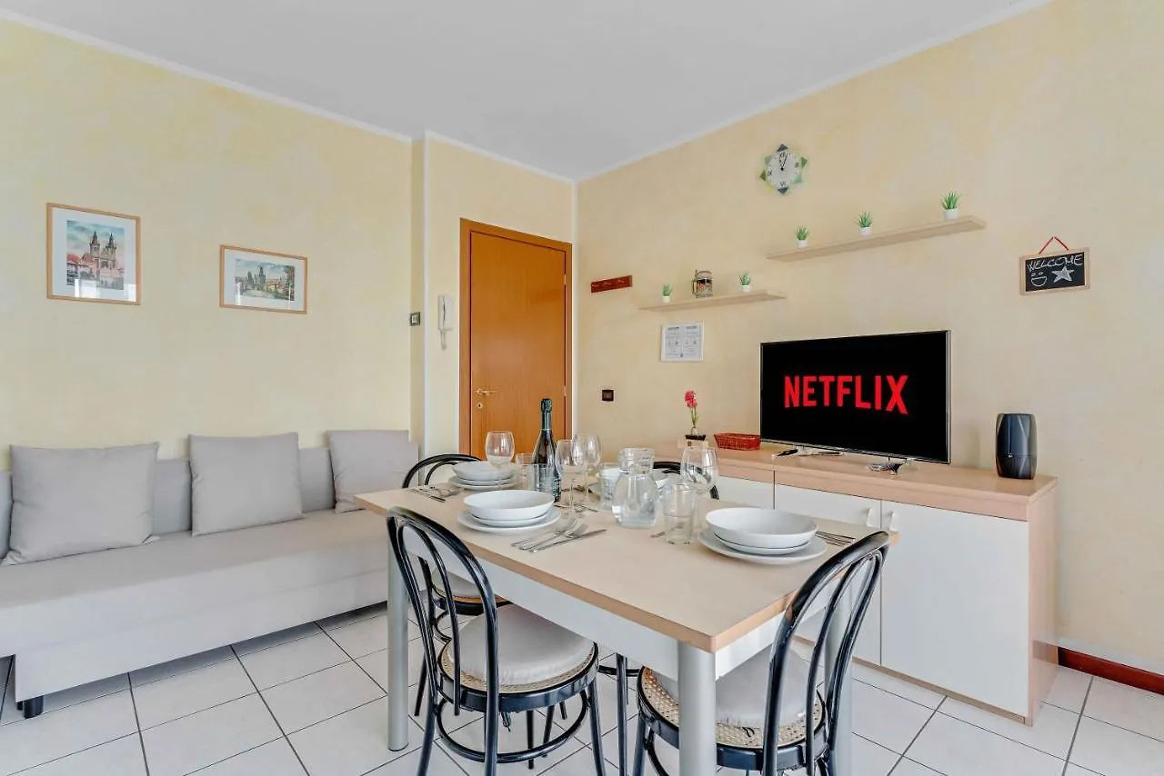 Apartment -Piscina E Parcheggio- Casa A Pochi Passi Dal Lago Padenghe sul Garda Italy