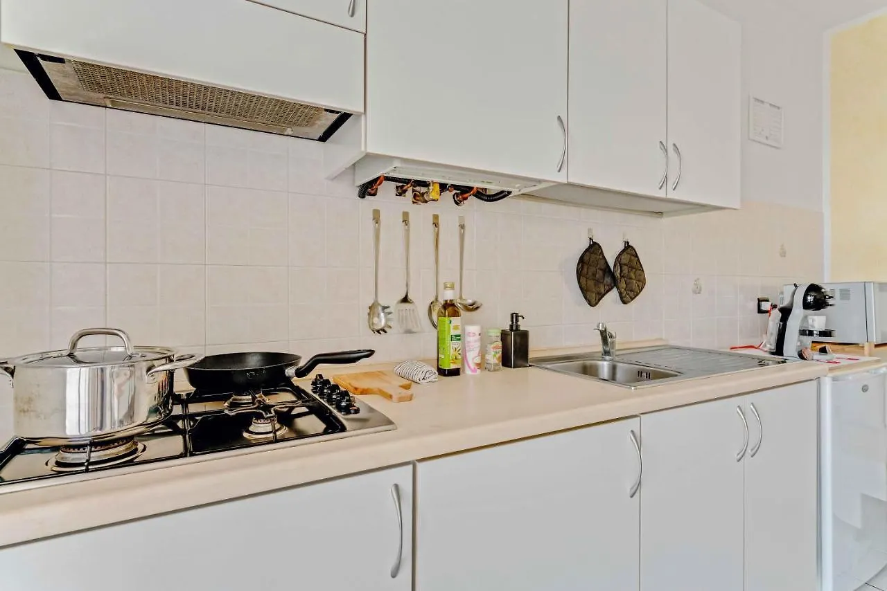 Apartment -Piscina E Parcheggio- Casa A Pochi Passi Dal Lago Padenghe sul Garda