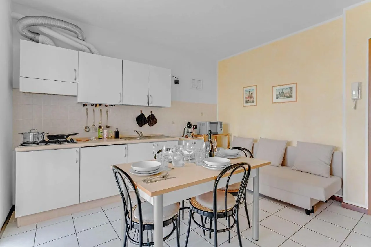 Apartment -Piscina E Parcheggio- Casa A Pochi Passi Dal Lago Padenghe sul Garda Italy